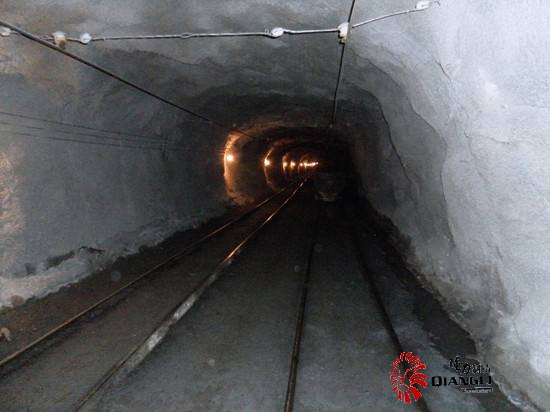 煤礦井下主要運輸線路軌道鋪設量應滿足什么？